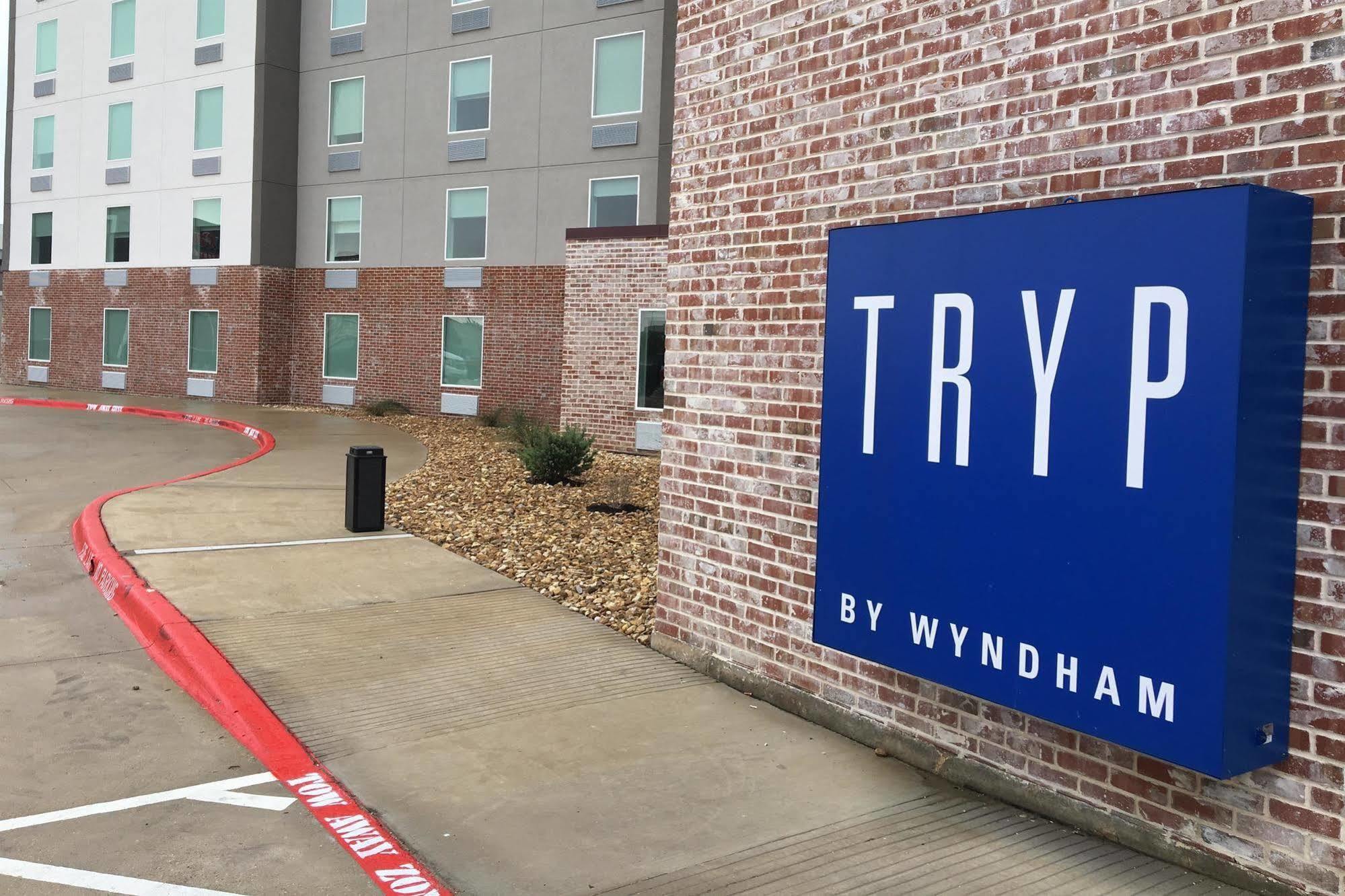 Отель Tryp By Wyndham Колледж-Стейшн Экстерьер фото